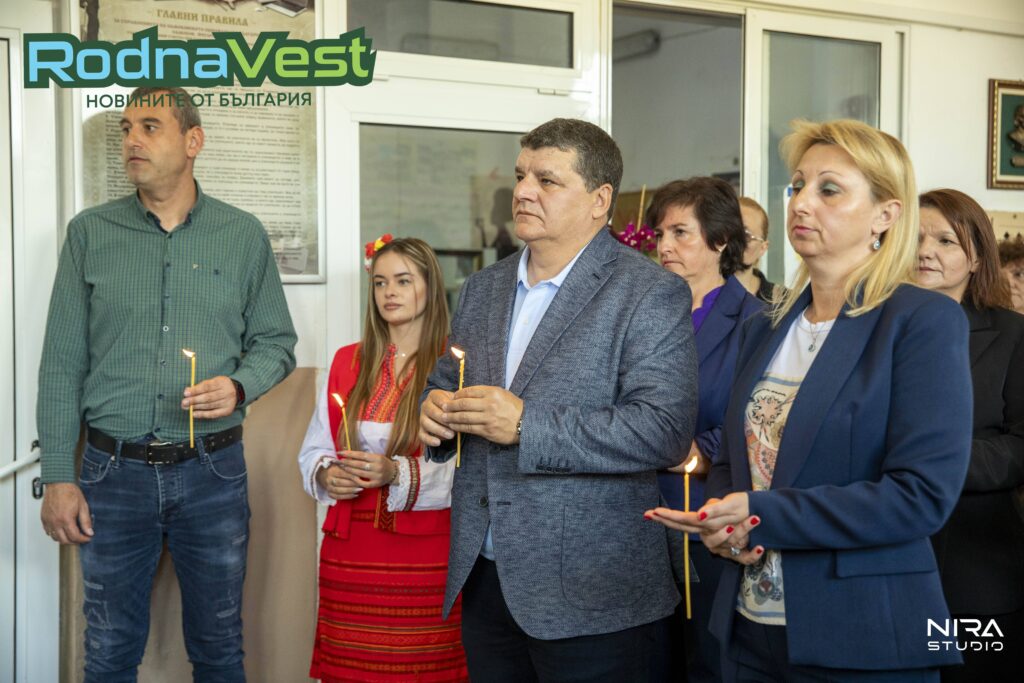 Емил Илиев – кмет на община Струмяни, и Фиданка Котева – заместник-кмет, по време на откриването на STEM кабинетите в училището в село Микрево. Снимка: RodnaVest и NIRA Studio