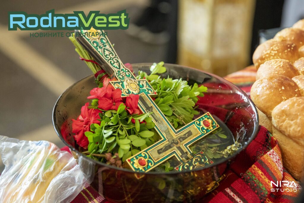 Кръст, вяра, църква, Снимка: RodnaVest, NiRa Studio
