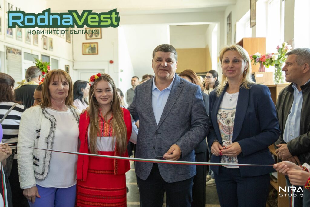 Лента за откриване на STEM кабинет в училище в Микрево