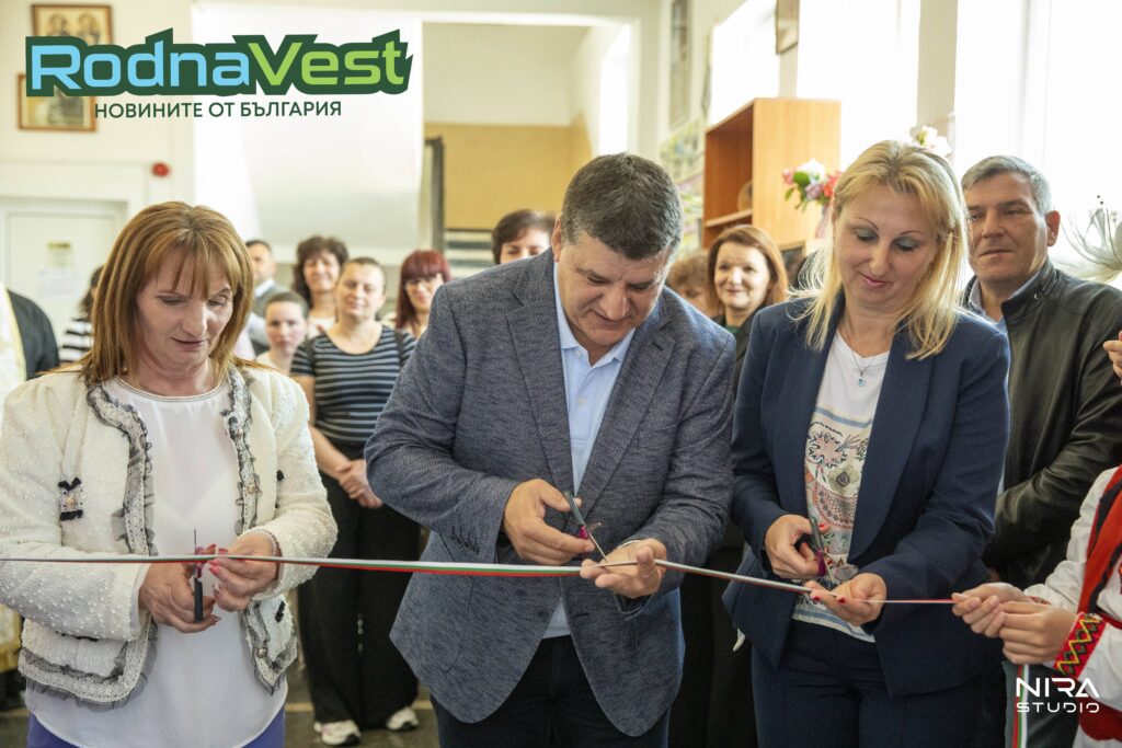 Лента за откриване на STEM кабинет в училище в Микрево