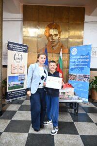 отличени ученици от Второ ОУ с медали и грамоти RodnaVest