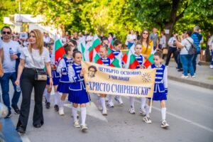 Участници в конкурса „Южни слънца“ в Петрич