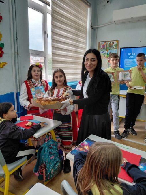 Ученици от Второ ОУ – Сандански отбелязаха Деня на книгата