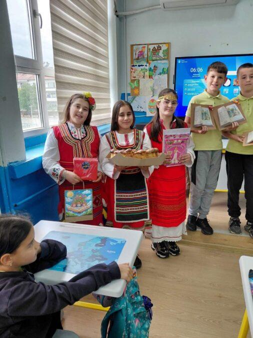 Ученици от Второ ОУ – Сандански отбелязаха Деня на книгата