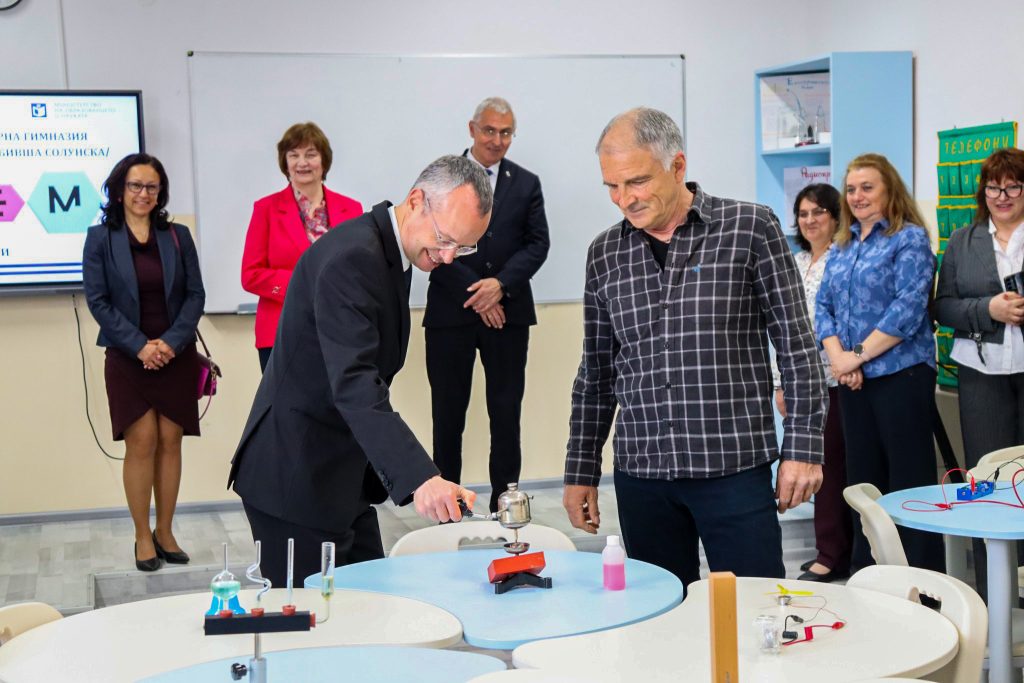 Нови STEM кабинети откриха в НХГ в Благоевград