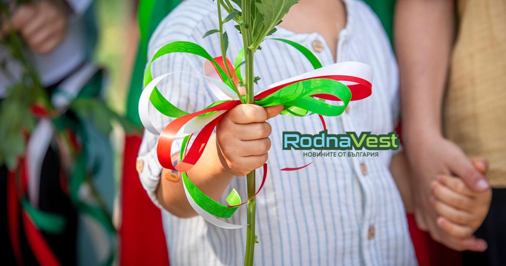 Поднасяне на цветя и венци Снимка: RodnaVest