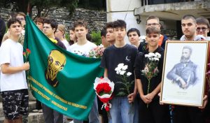 Поднасяне на венци пред паметника на Христо Ботев в Благоевград