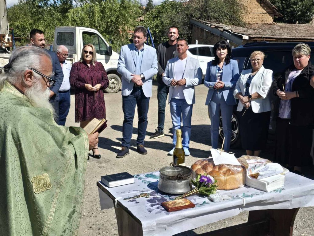 Ремонт на пътя в община Петрич